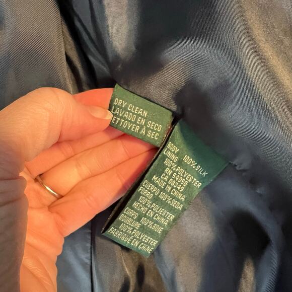 Lauren Ralph Lauren Navy Silk Blazer Women’s Size 8 Classic Two-Button - Picture 6 of 6